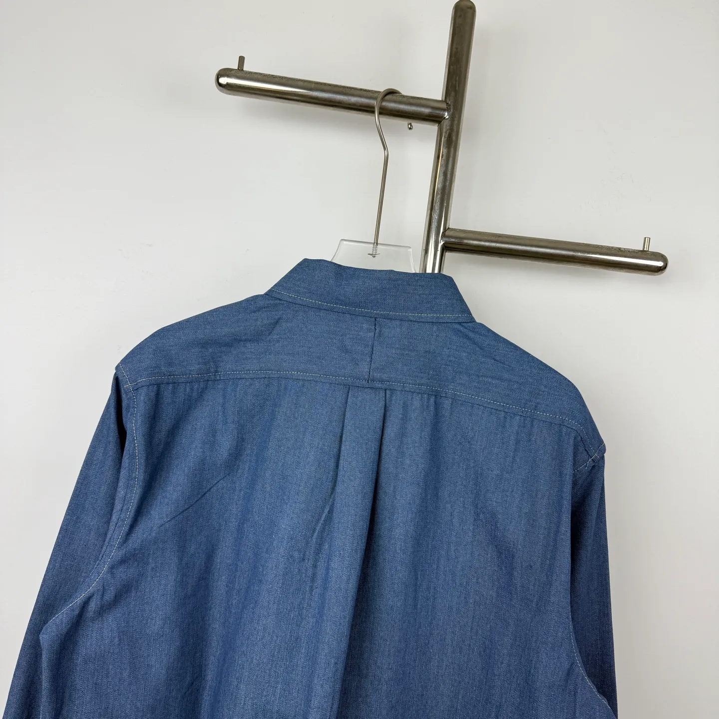 P220 💰Model No. B24 Ralph Lauren/Ralph Lauren classic color small label couple style washed denim long-sleeved shirt 1️⃣Made of high-quality denim fabric, the upper body is soft and comfortable, extremely delicate, has a solid, smooth and soft feel, and the fabric does not wrinkle, and the feel is invincible. The details are handled perfectly! 2️⃣Adopting the washing process, the workmanship details are perfectly controlled. They are all hemmed with vest technology, and the insides of the sleeves are also used. Different from the four-needle and five-thread workmanship, the collars are also all designed with interlining, showing high-end fashion and individuality, and the style is fashionable, simple and elegant! 3️⃣It is very youthful and energetic, and can be easily worn by both men and women. It is very in line with the fashion aesthetic concepts of today's young people! Color: light blue Sizes: S, M, L, XL